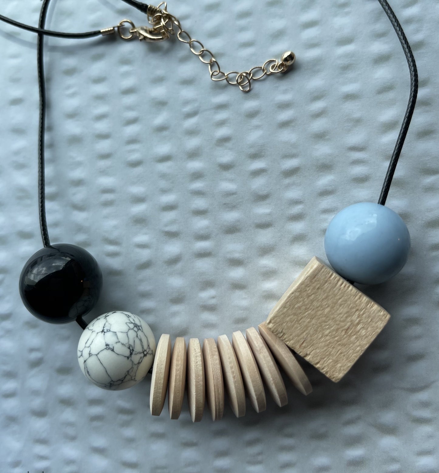 Sara Wooden Resin Women Necklace