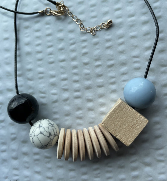 Sara Wooden Resin Women Necklace